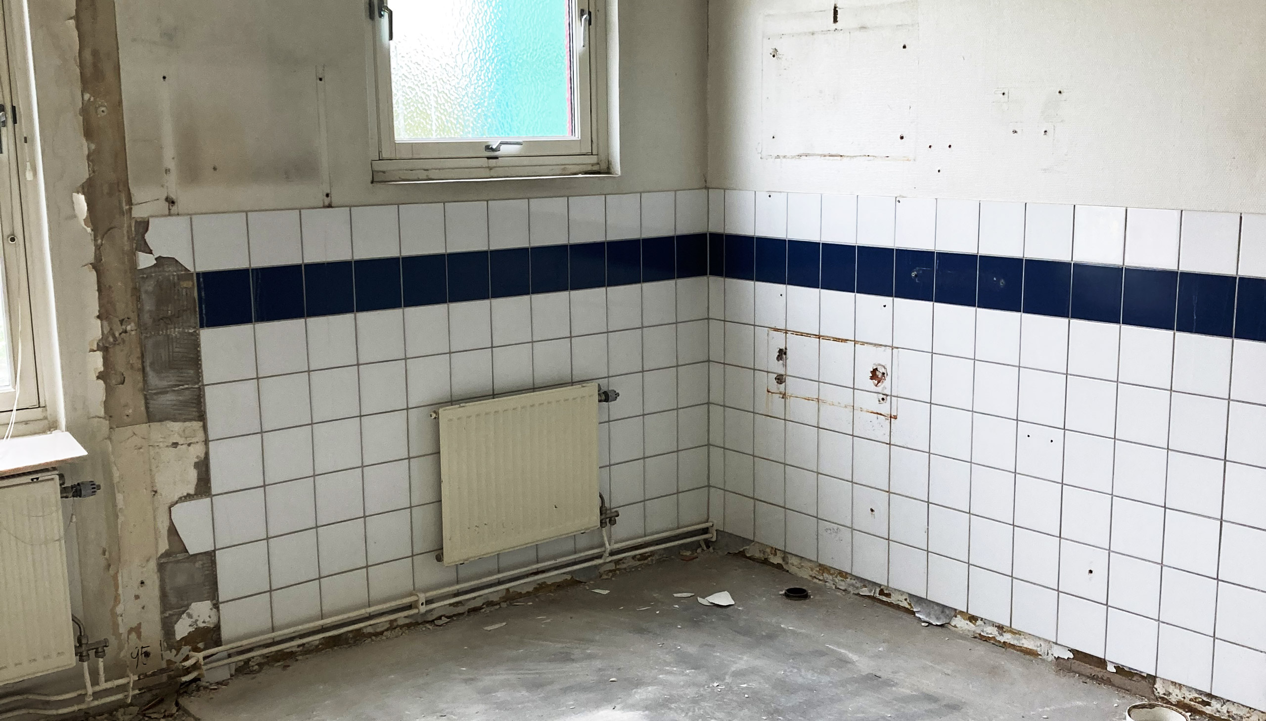 Henda renoverar en lägenhet